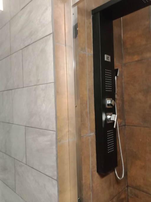 Gonnelles Appartement T3 Centre Ville Rdc D アジャン エクステリア 写真